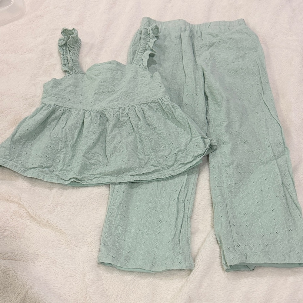 Cupcakes & Cashmere Light Green Ruffled Set